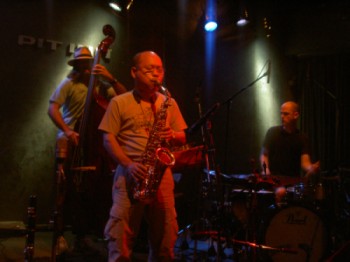 ズボンで ズボンで