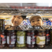 THE BLACK ◯ ALBUM [CD+Blu-ray Disc+DVD+ブックレット+ミュージックチャーム]＜初回限定 - ハワイ ライヴ盤 -＞