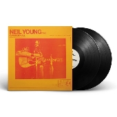 Neil Young（ニール・ヤング）｜ブートレグとして評価の高いライヴ音源を公式作品としてリリースする〈オフィシャル・ブートレグ・シリーズ〉第一弾『Carnegie  Hall 1970』 - TOWER RECORDS ONLINE