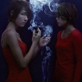 真夜中の言葉は青い毒になり、鈍る世界にヒヤリと刺さる。