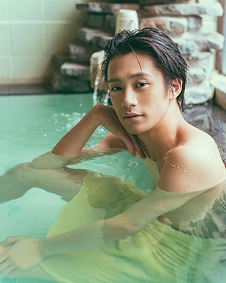 前川優希1st写真集「優しい花と笑い声」