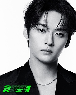 DICON VOLUME N°21 STRAY KIDZ : B-SECRET KIDZ<LEE KNOW ver.> DICON VOLUME N°21 STRAY KIDZ : B-SECRET KIDZ<LEE KNOW ver.>