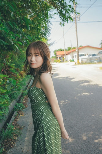 秋元真夏フォトブック『淡淡(あわあわ)』＜2部:3冊券 イベント参加抽選権付＞