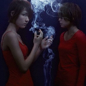 真夜中の言葉は青い毒になり、鈍る世界にヒヤリと刺さる。