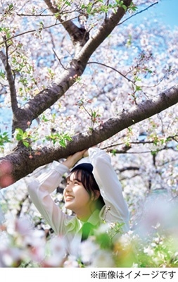 22/7 麻丘真央 1st写真集 『 光の鏡 』 22/7 麻丘真央 1st写真集 『 光の鏡 』