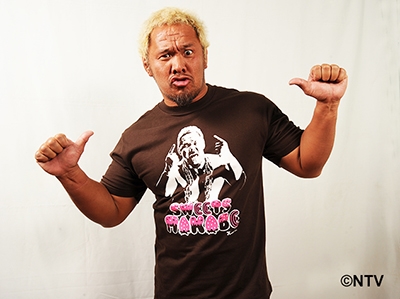 新日本プロレス スッキリ!!×スイーツ真壁 T-shirt Chocolate/Mサイズ