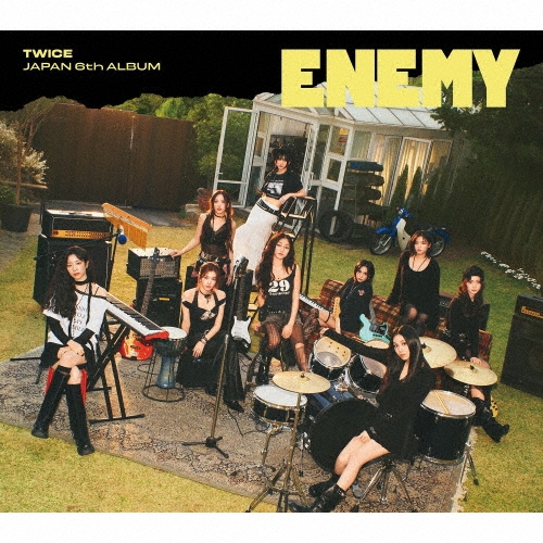 ENEMY ［CD+3つ折りポスター+3cut photo+ステッカー+歌詞ブックレット+トレーディングカード］＜初回限定盤B＞